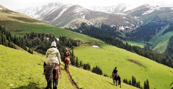 3 Breathtaking Horseback Riding Vacations in Asia